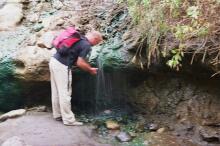 Händewaschen an den heissen Quellen